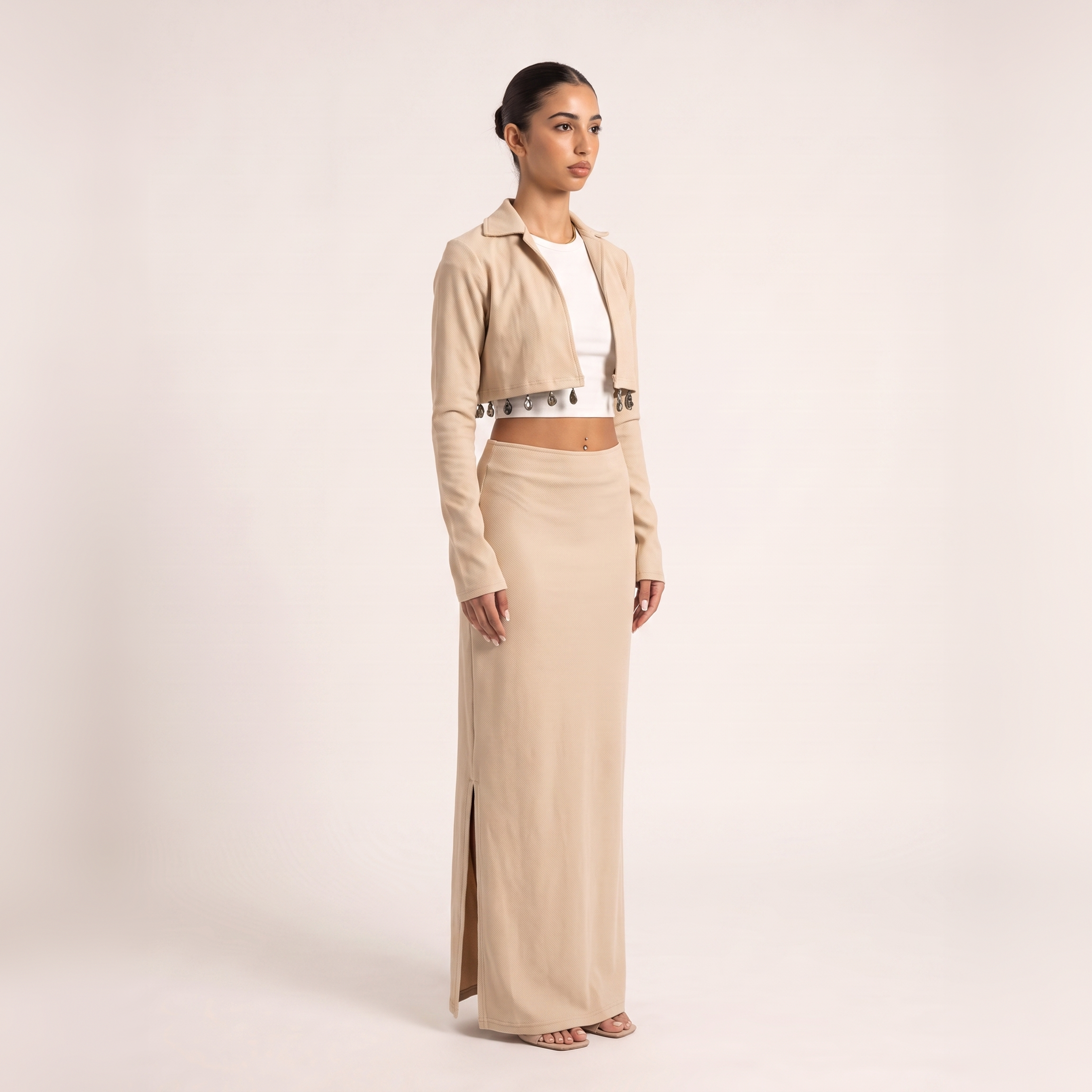 BLANC Dune Set beige cropped jacket and maxi skirt – side view